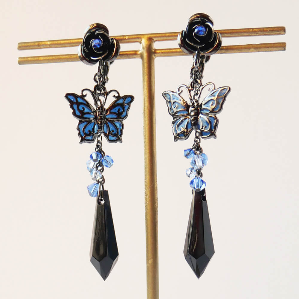 ゴシック ブラック カット ステンド蝶 薔薇 イヤリング ブルー