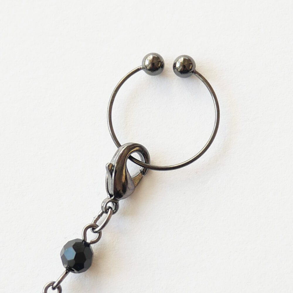 Fake Lip Piercing Earcuff & Black Cut Chain