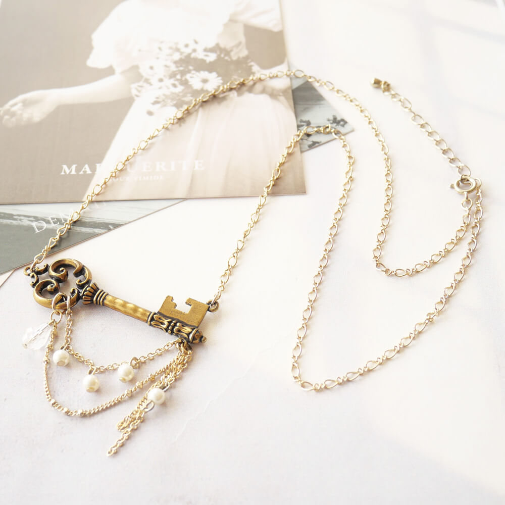 鍵ネックレス アンティークゴールド クラシカルロリータ 揺れるチェーン
