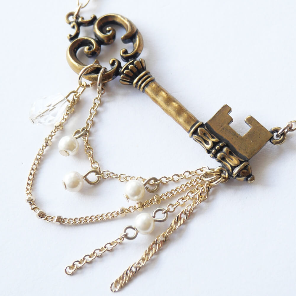 鍵ネックレス 着用例 クラシカルロリータ アンティーク調 エレガント
