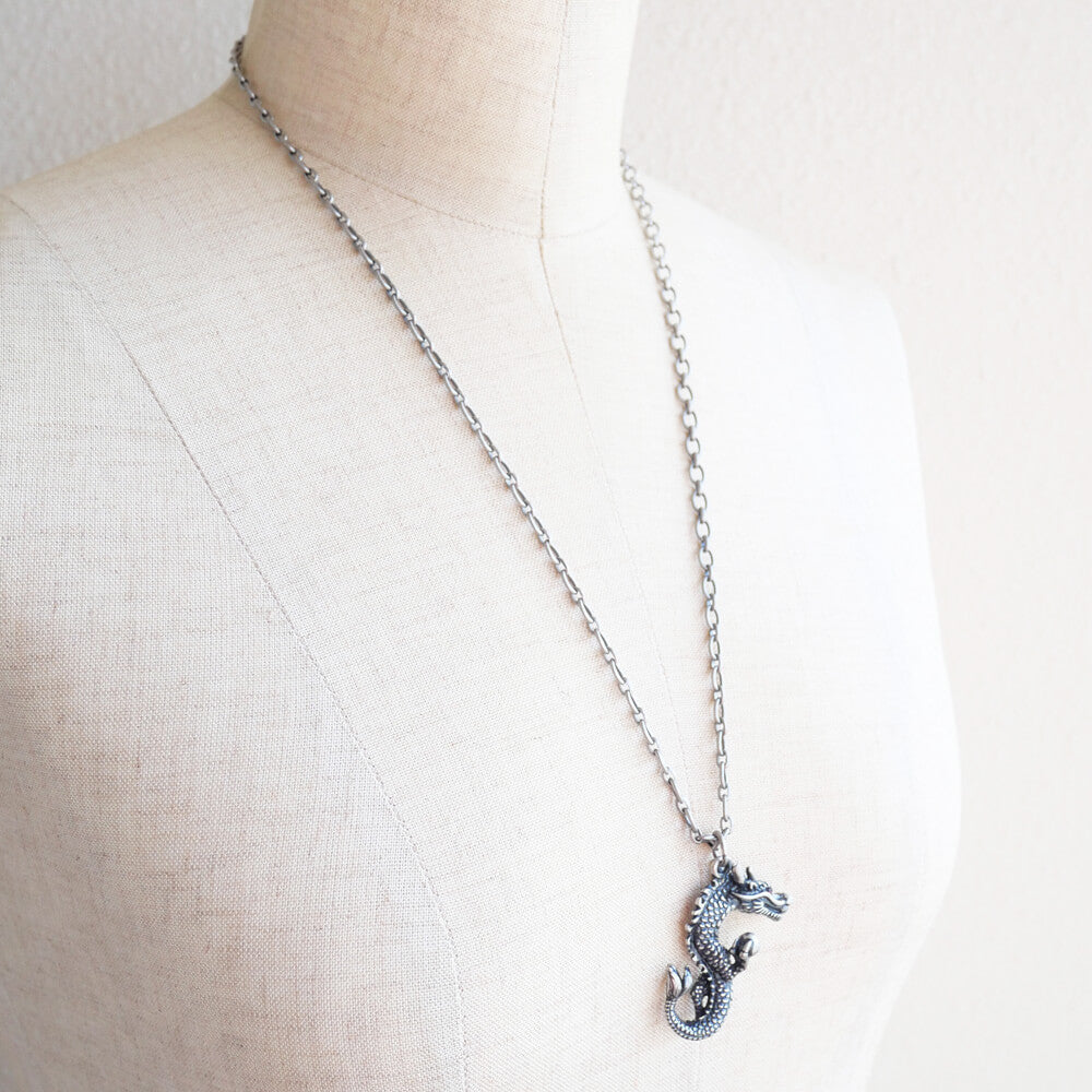 ティアーズヘブン 【幸運を呼ぶ龍】ドラゴンペンダント ネックレス キャスト合金 日本製