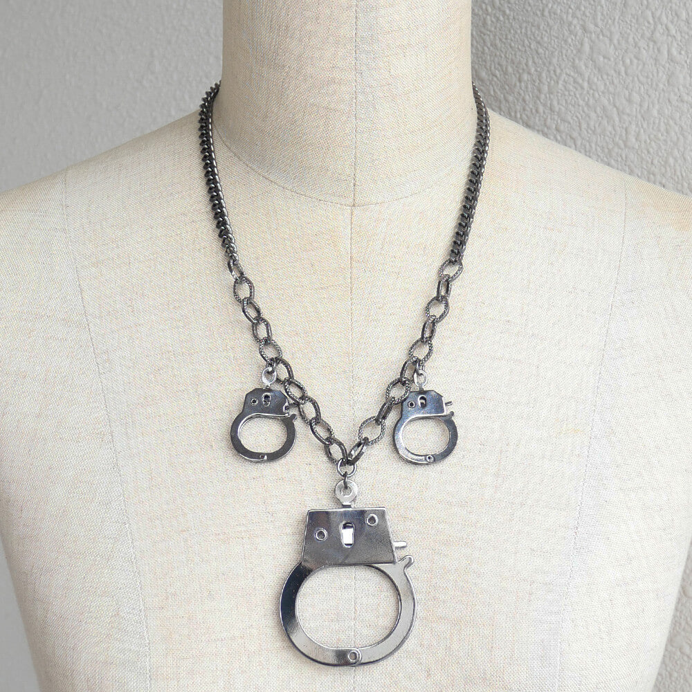 PUNK REMAKE BIG Handcuff Necklace
