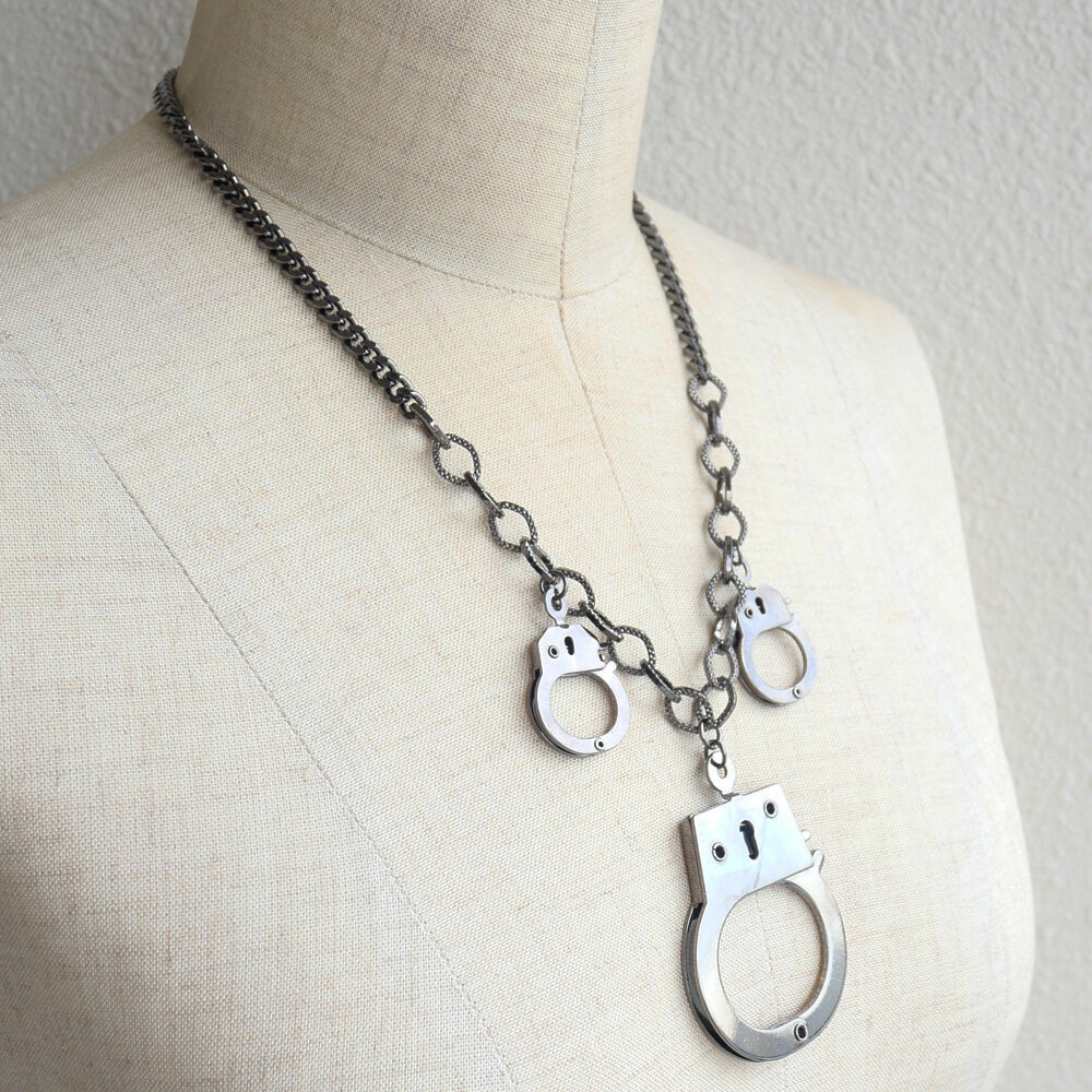 PUNK REMAKE BIG Handcuff Necklace