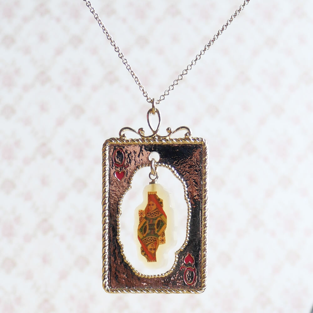 ネックレス レディース トランプ クイーン ペンダント ゴールド｜揺れるトランプモチーフ