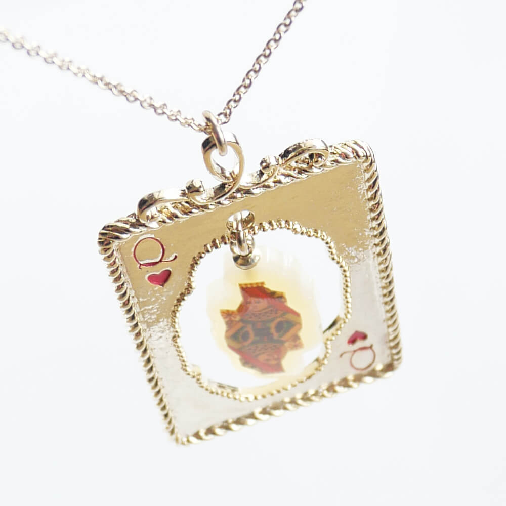 ネックレス レディース トランプ クイーン ペンダント ゴールド｜揺れるトランプモチーフ