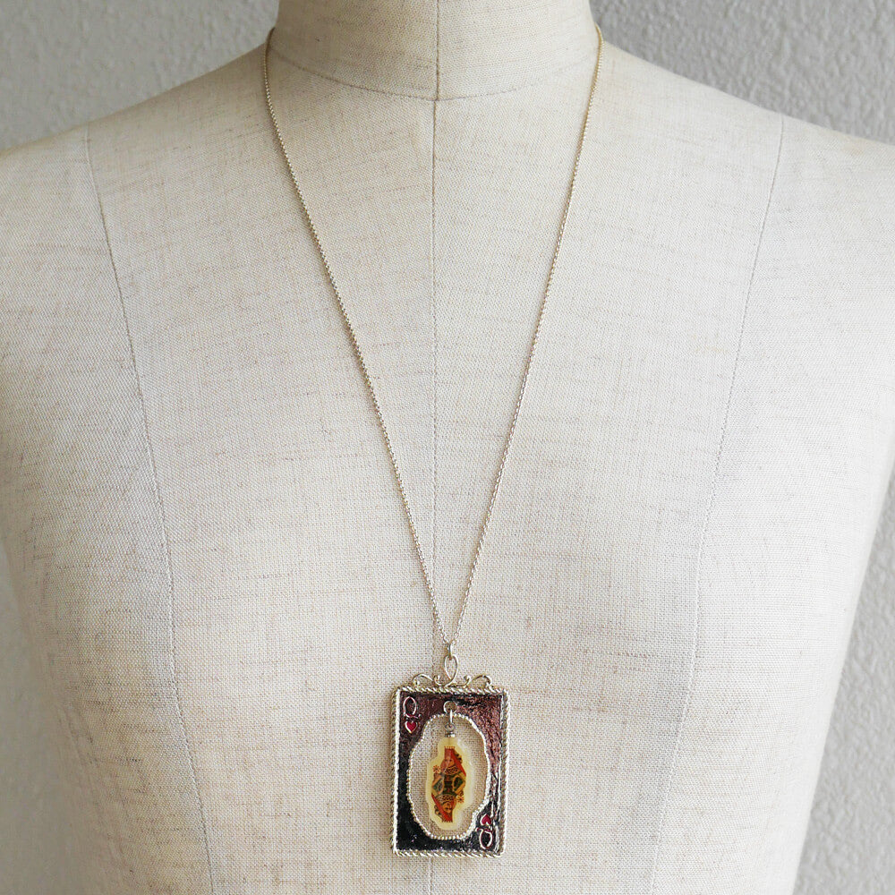 ネックレス レディース トランプ クイーン ペンダント ゴールド｜揺れるトランプモチーフ