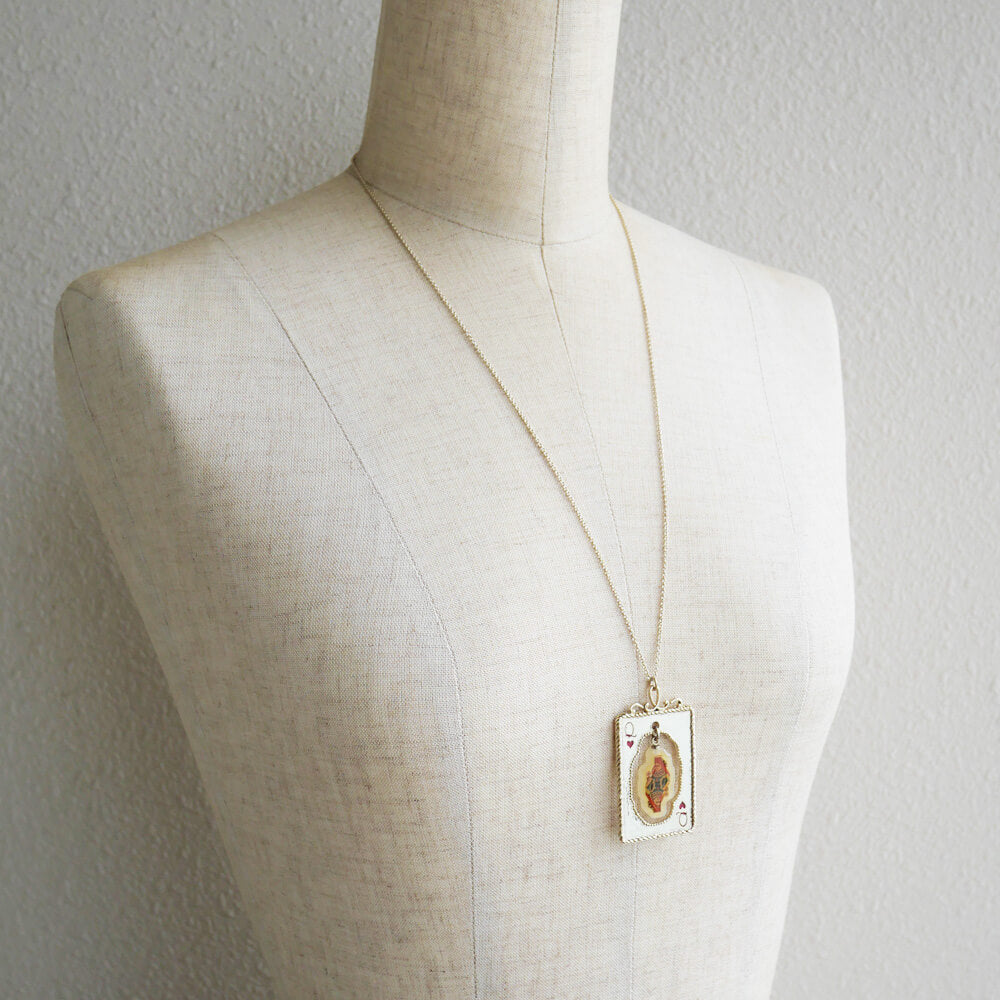 ネックレス レディース トランプ クイーン ペンダント ゴールド｜揺れるトランプモチーフ