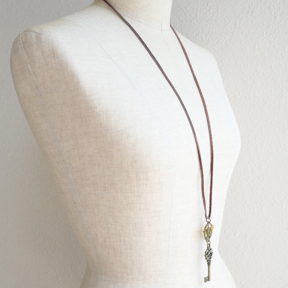 刻を操るペンデュラム　歯車　アンティーク調　スチームパンク ネックレス 刻を操るペンデュラム　歯車　アンティーク調　スチームパンク ネックレス