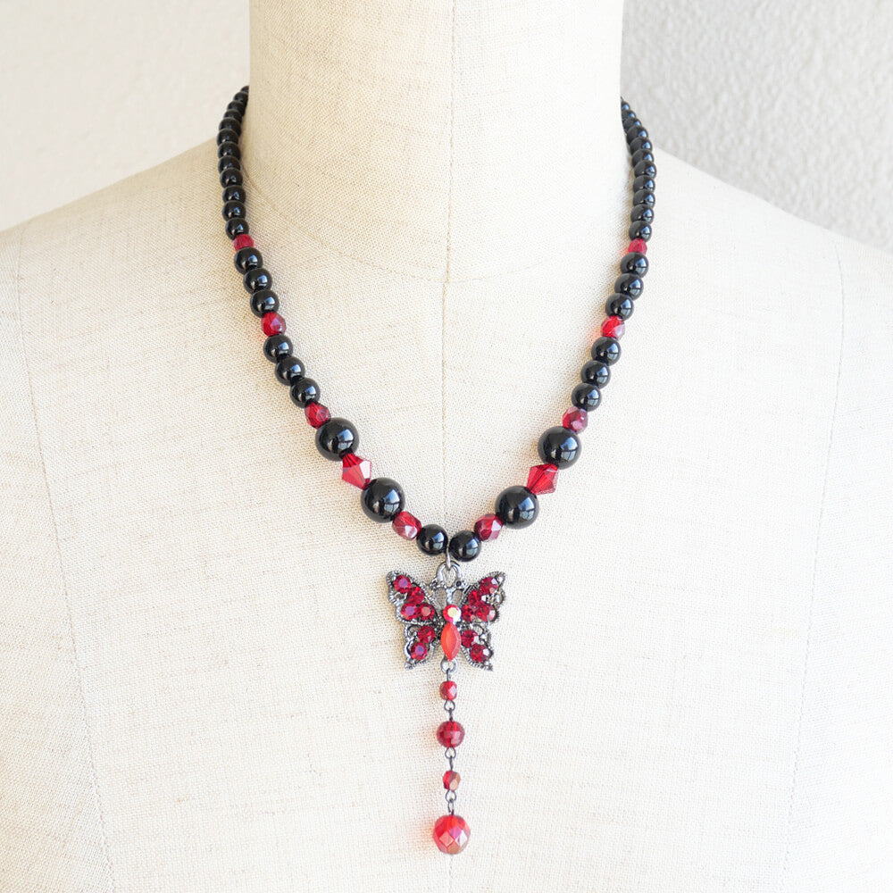 カラー ストーン 蝶 ガンメタ 黒玉 ブラック ボール ネックレス