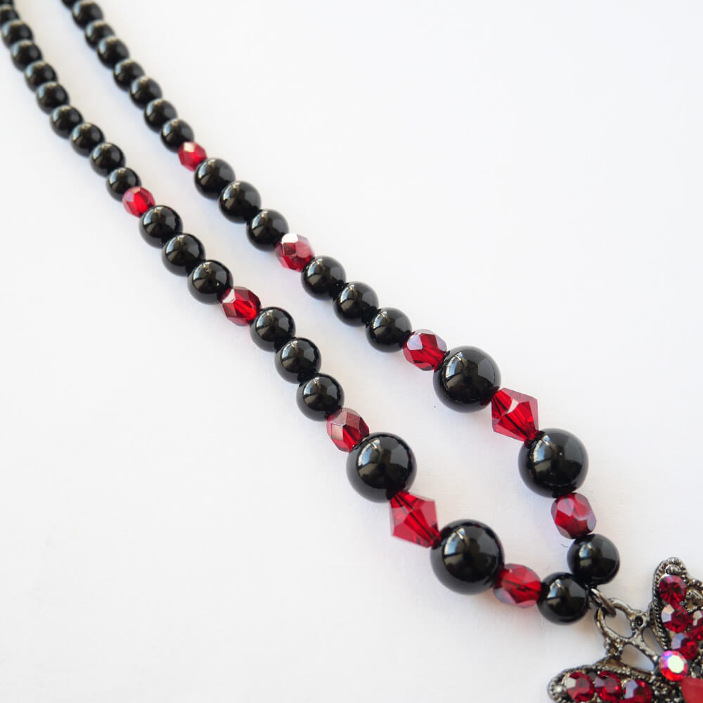 カラー ストーン 蝶 ガンメタ 黒玉 ブラック ボール ネックレス