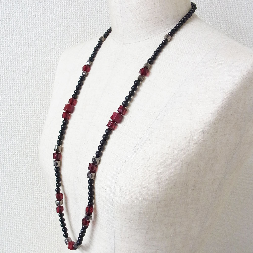 黒 玉 ブラック ロング ネックレス レッド スタッズ