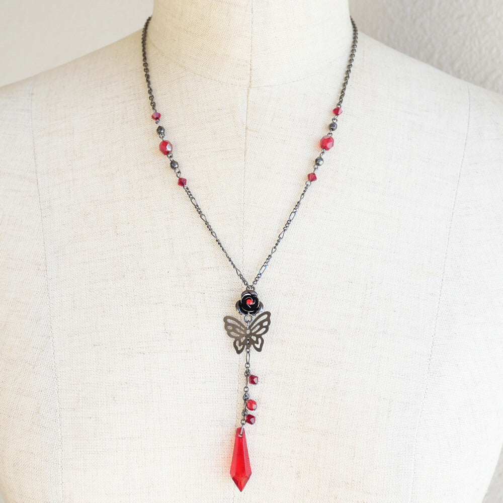 ガンメタ 薔薇 ステンド 蝶 ネックレス ティアーズヘブン 正面画像