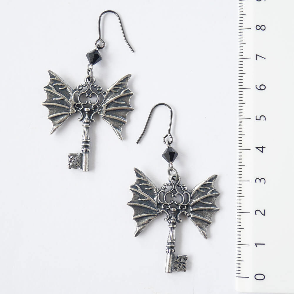 蝙蝠鍵 ゴシックピアス バット＆キー 羽 アンティークシルバー ゴスロリ