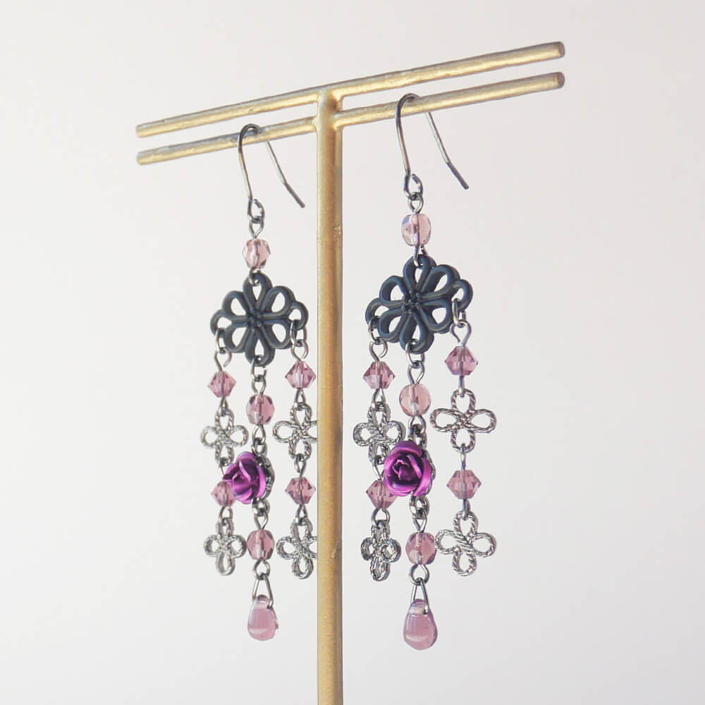 黒華 薔薇 和 ビーズ ピアス