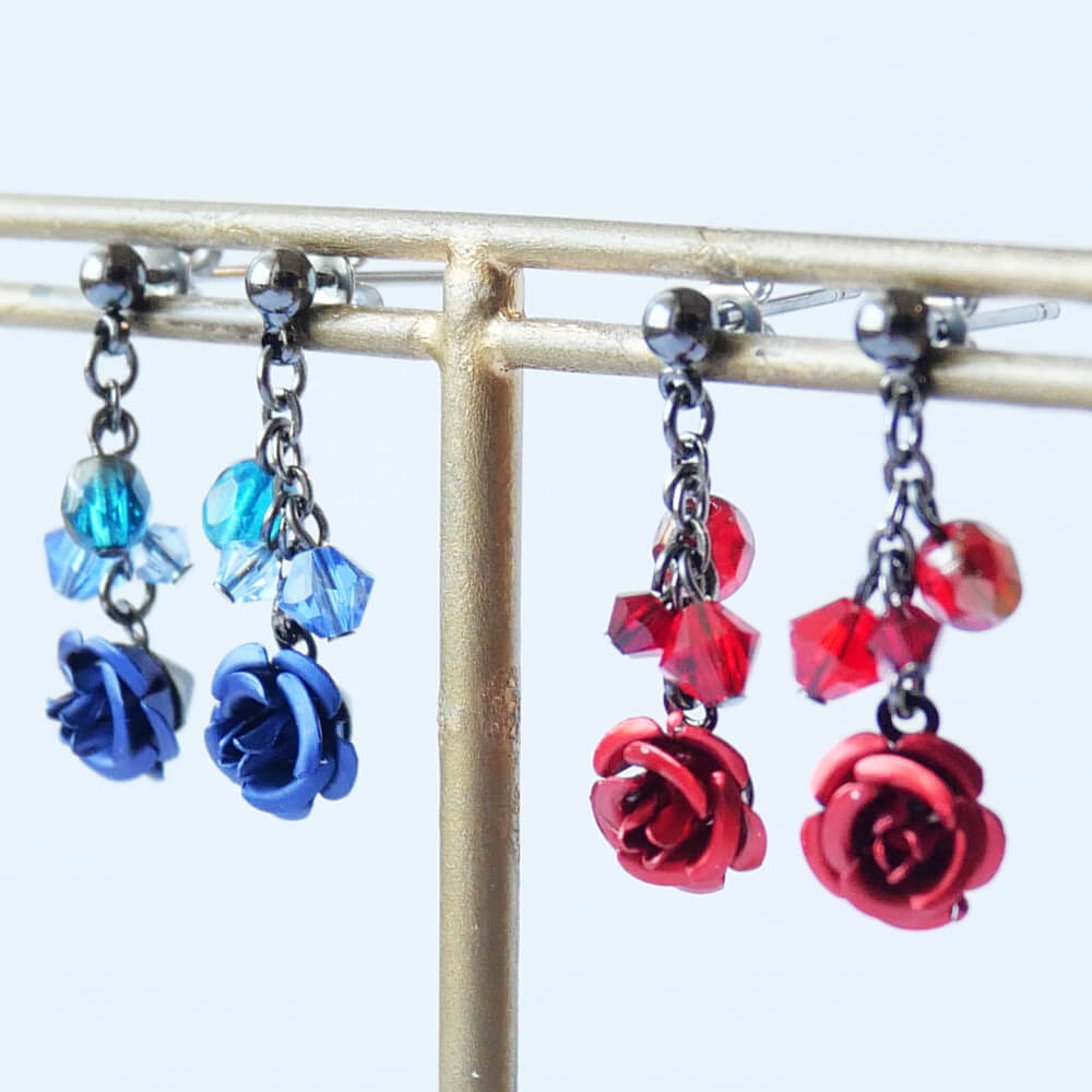 薔薇と棘のピアス【両耳/赤】/ kuro_kawaE (クロ カワイー