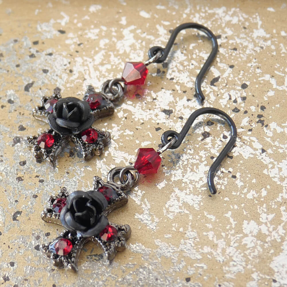 樹脂ポスト ピアス 十字 黒薔薇 ブラックローズ クロス