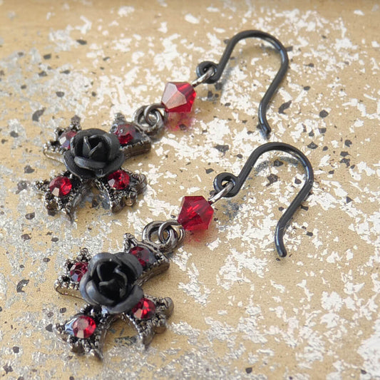 樹脂ポスト ピアス 十字 黒薔薇 ブラックローズ クロス