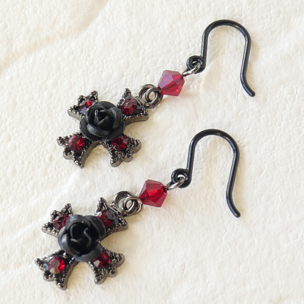 樹脂ポスト ピアス 十字 黒薔薇 ブラックローズ クロス