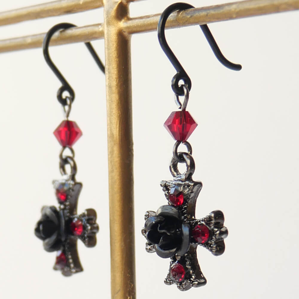 樹脂ポスト ピアス 十字 黒薔薇 ブラックローズ クロス