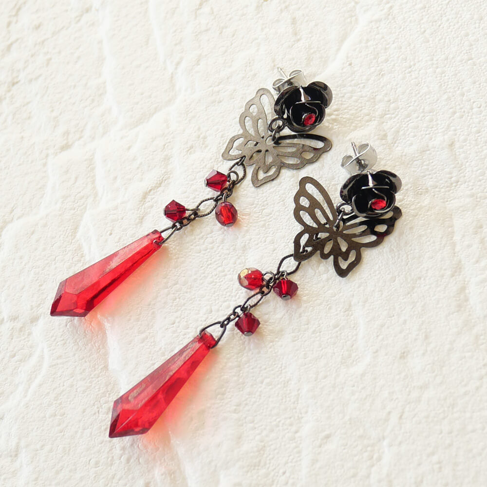 ガンメタ 薔薇 ステンド 蝶 ピアス ゴスロリ レディース 全体像