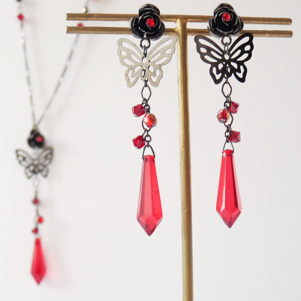 ガンメタ 薔薇 ステンド 蝶 ピアス お揃いネックレス